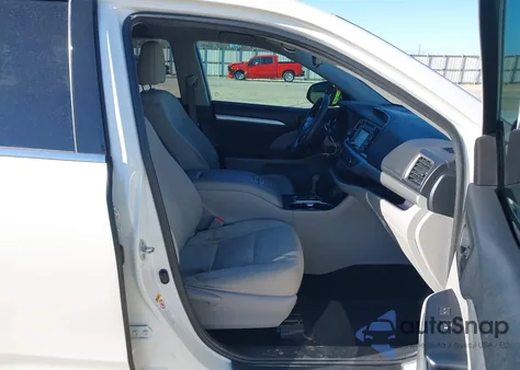 2019 Toyota Highlander Le z USA, uszkodzony, nr VIN 5TDZARFH5KS045408